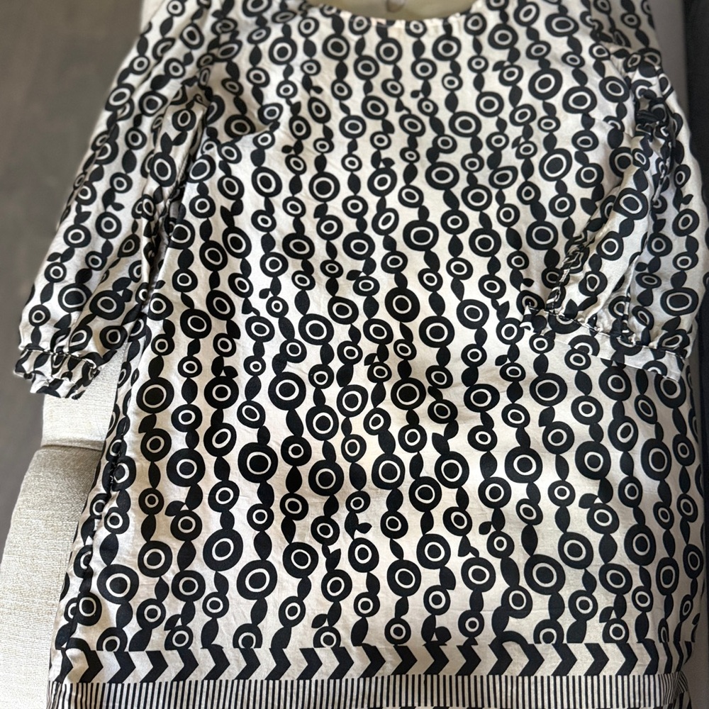Black and White Geometric Patterned Top